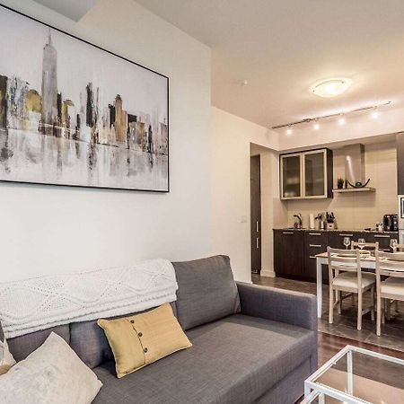 Aoc Suites - Two Bedroom Condo - City/Cn Tower View Торонто Екстериор снимка