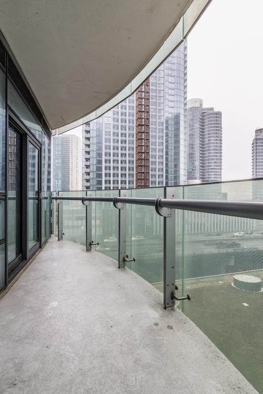 Aoc Suites - Two Bedroom Condo - City/Cn Tower View Торонто Екстериор снимка
