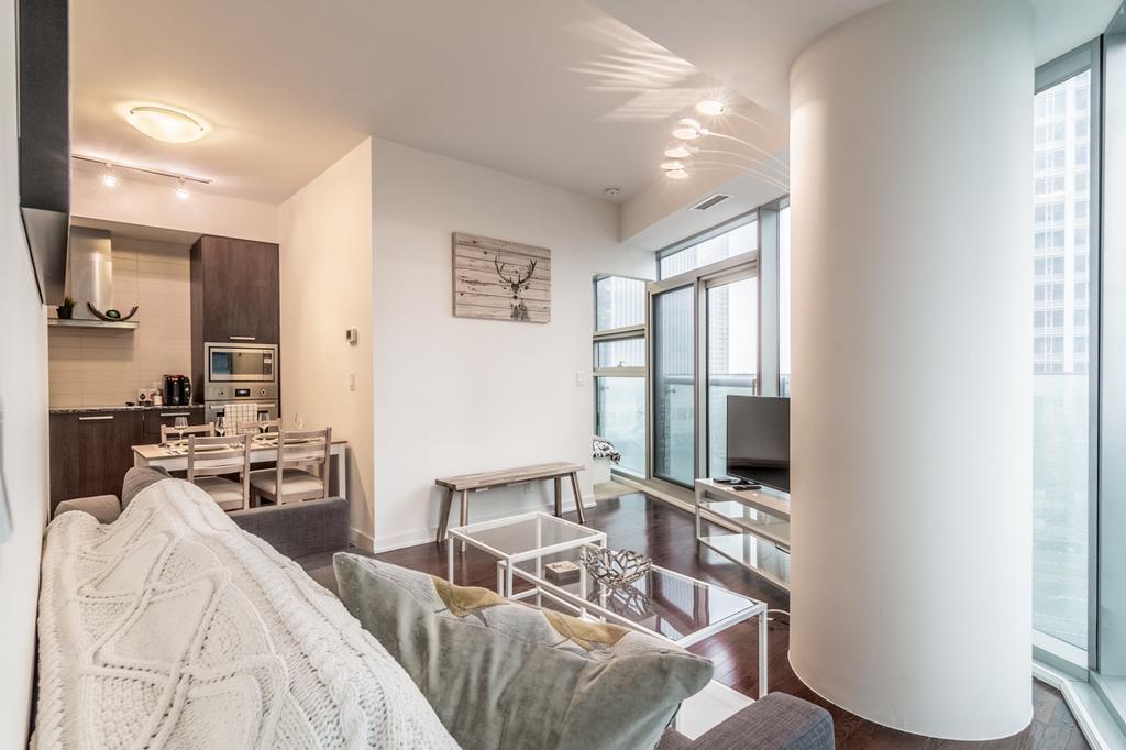 Aoc Suites - Two Bedroom Condo - City/Cn Tower View Торонто Екстериор снимка
