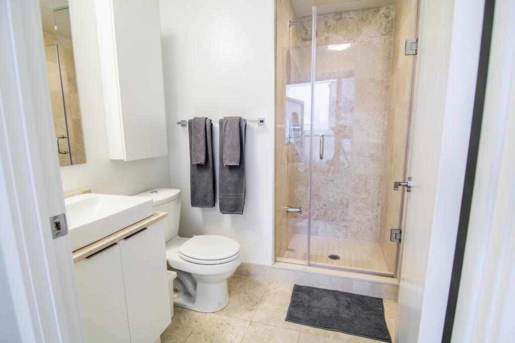 Aoc Suites - Two Bedroom Condo - City/Cn Tower View Торонто Екстериор снимка