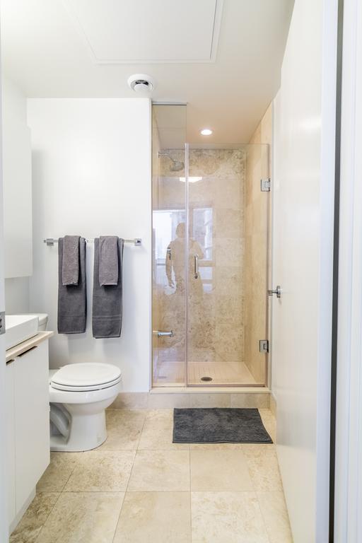 Aoc Suites - Two Bedroom Condo - City/Cn Tower View Торонто Екстериор снимка