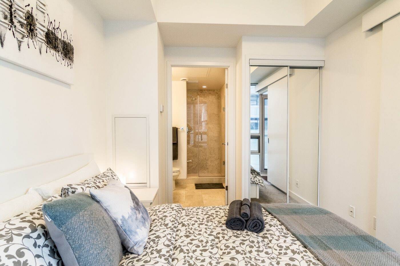 Aoc Suites - Two Bedroom Condo - City/Cn Tower View Торонто Екстериор снимка