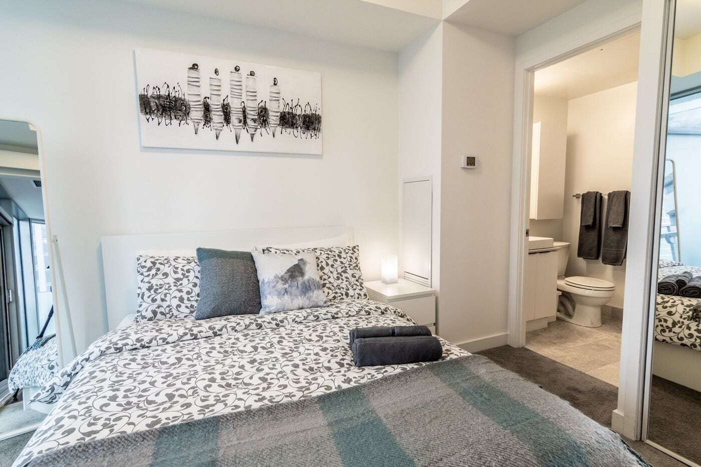 Aoc Suites - Two Bedroom Condo - City/Cn Tower View Торонто Екстериор снимка