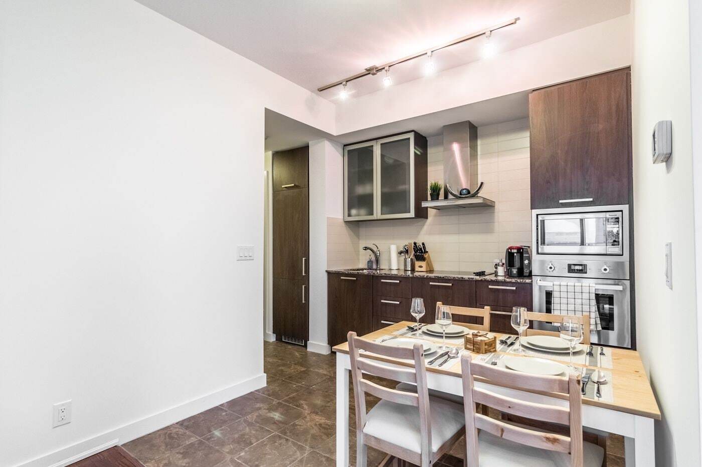 Aoc Suites - Two Bedroom Condo - City/Cn Tower View Торонто Екстериор снимка