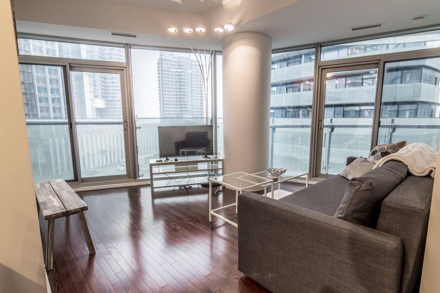 Aoc Suites - Two Bedroom Condo - City/Cn Tower View Торонто Екстериор снимка
